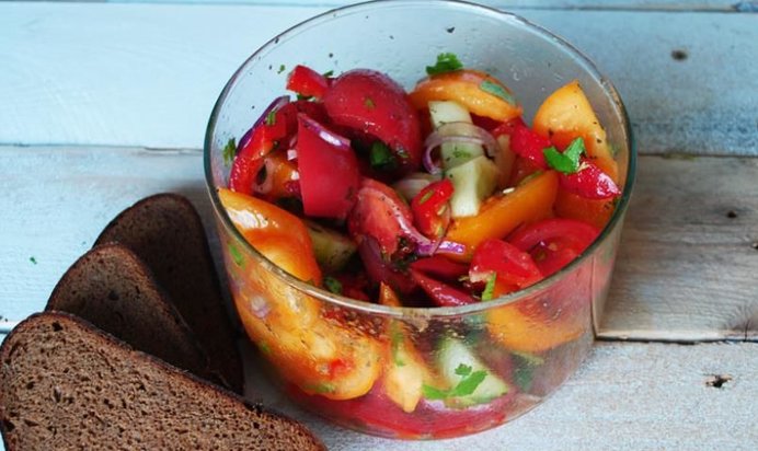 Салат из овощей по-грузински