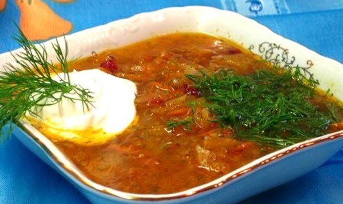 Щи с квашеной капустой и мятой картошкой