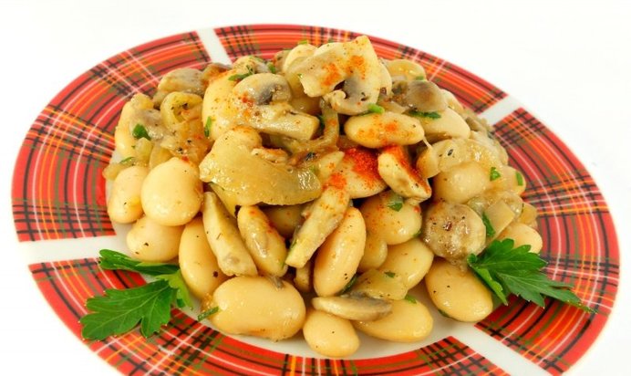 Салат с фасолью и грибами