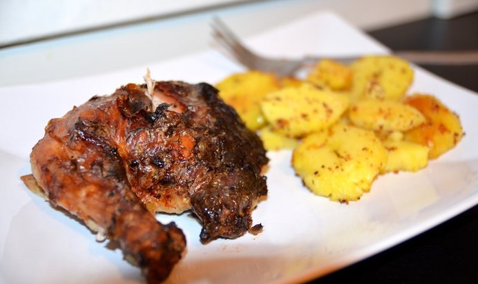 Цыпленок, запеченный с лимоном, под хрустящей корочкой