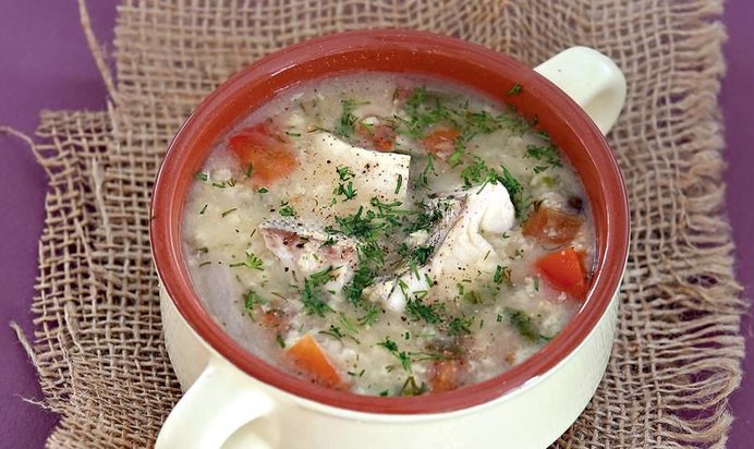 Уха из судака с помидорами