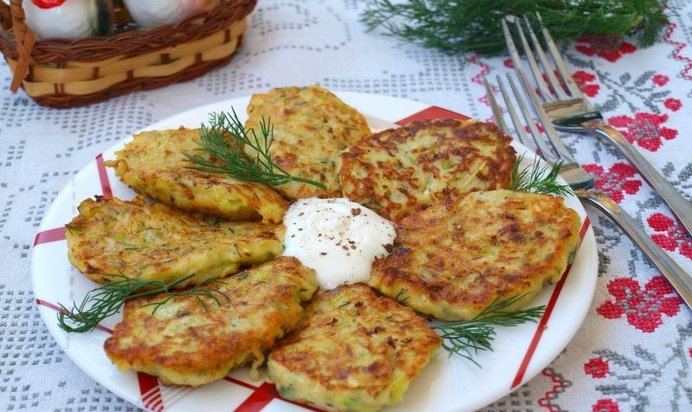 Кабачковые оладьи с творогом