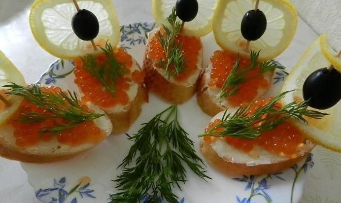 Бутерброды с красной икрой Кораблики