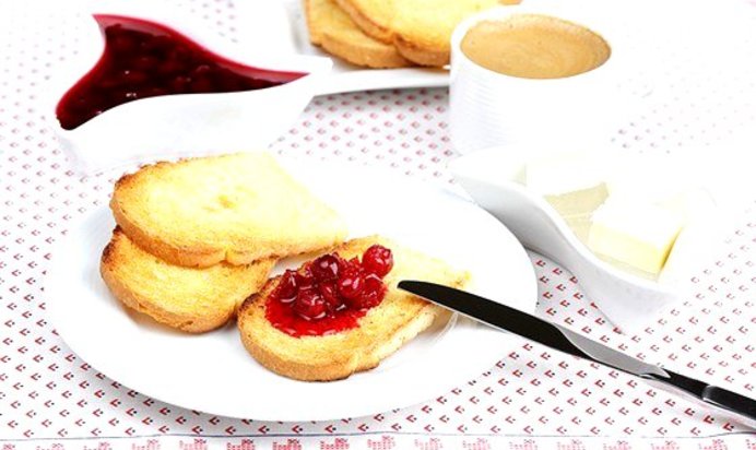 Базельские тосты с вишнями