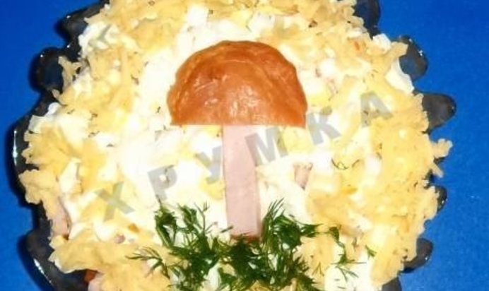 Салат с грибами и ветчиной и сыром
