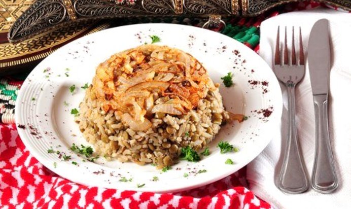 Салат из риса и чечевицы с ароматной заправкой