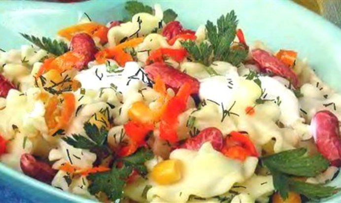 Салат с фасолью и кукурузой