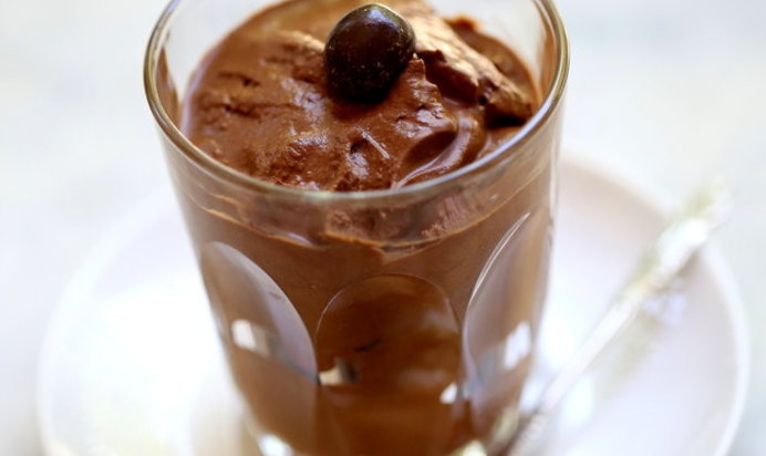 Крем-какао с печеньем и орехами по-португальски
