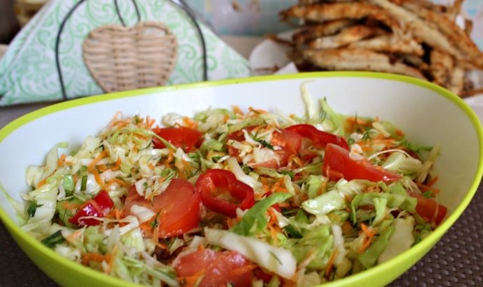 Дачный салат из летних овощей