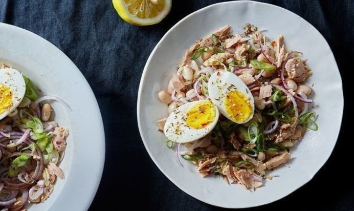 Салат с тунцом