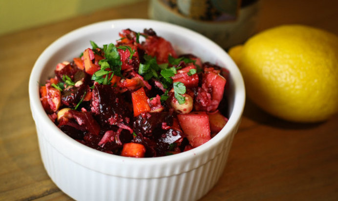 Салат из свеклы с фасолью и яблоком