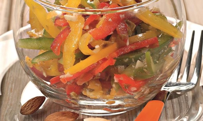 Салат из сладкого перца с острой заправкой