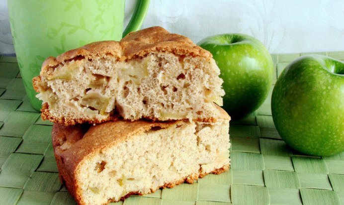 Нежная творожная шарлотка с яблоками