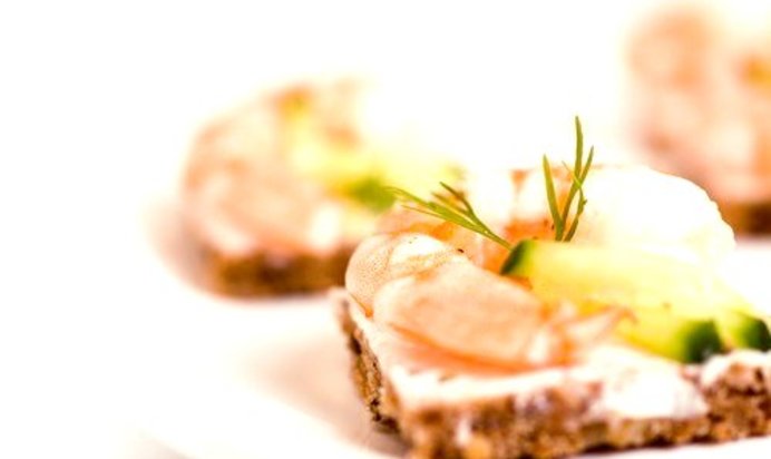 Брускетта с креветками