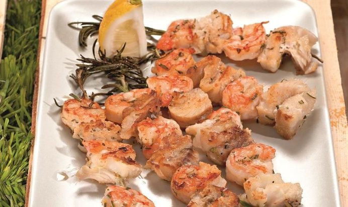 Шашлыки из рыбы с креветками