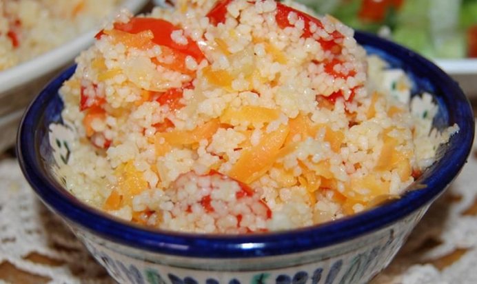 Кускус с болгарским перецем и салатом