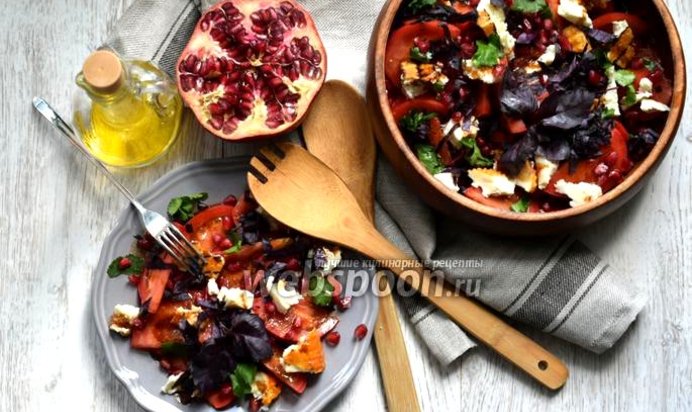 Салат с адыгейским сыром и помидорами