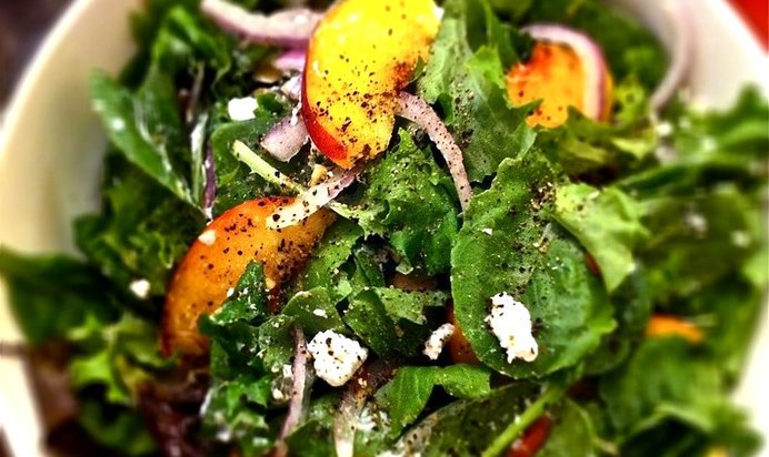 Cалат с зеленью и сыром