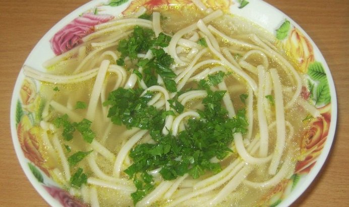 Куриный бульон с лапшой