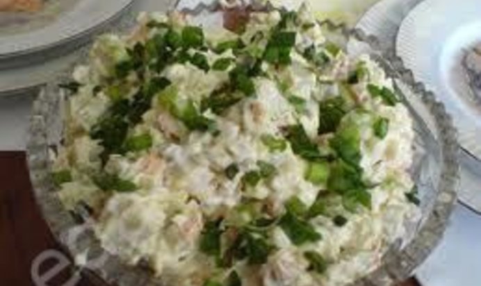 Салат Оливье с говяжим языком и огурцами