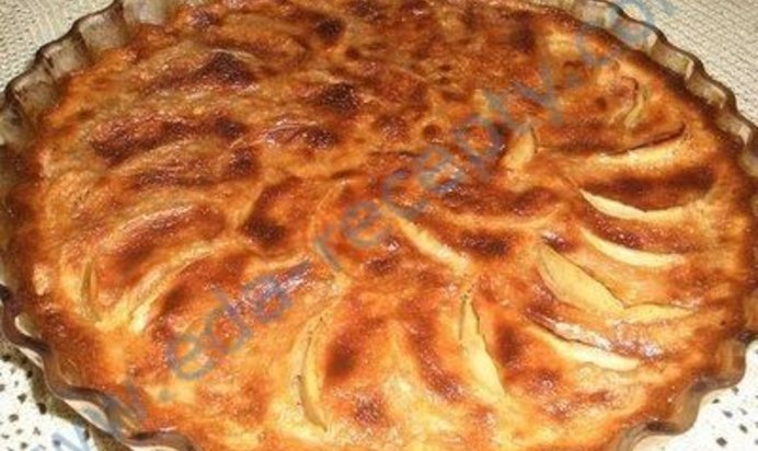 Шарлотка с яблоками