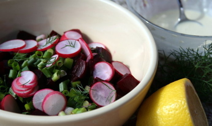 Салат из свеклы и редиса