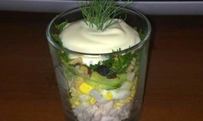 Салат с курицей слоями