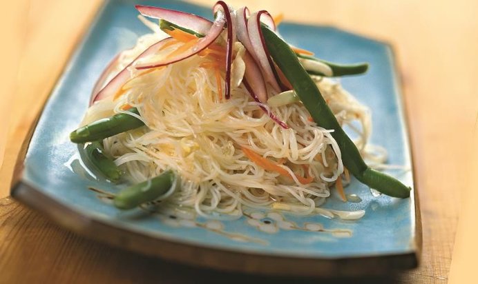 Салат из рисовой лапши