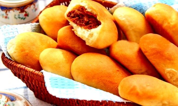 Постные пирожки с сухофруктами