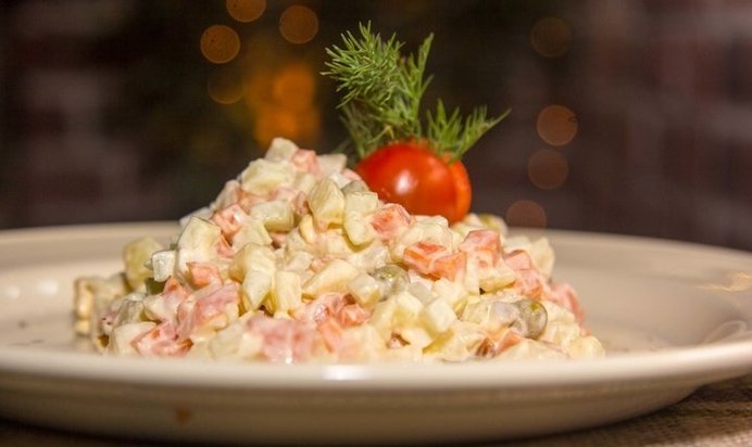 Оливье со слабосоленой семгой