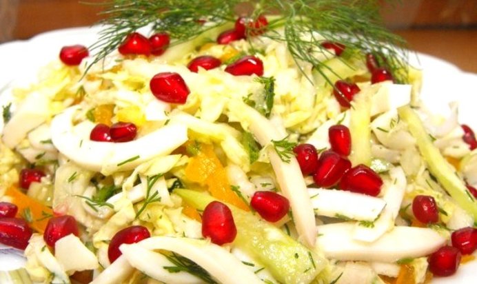 Салат из пекинской капусты с кальмарами