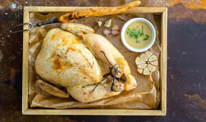 Цыпленок, запеченный с пряным маслом в прованском стиле