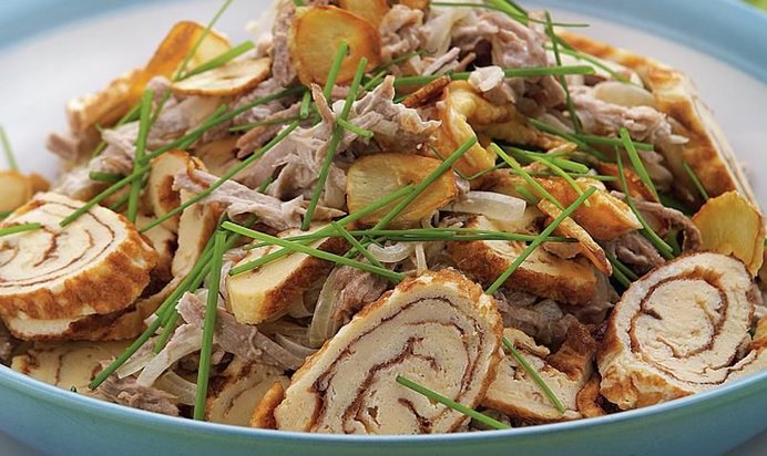 Салат из телятины с омлетом