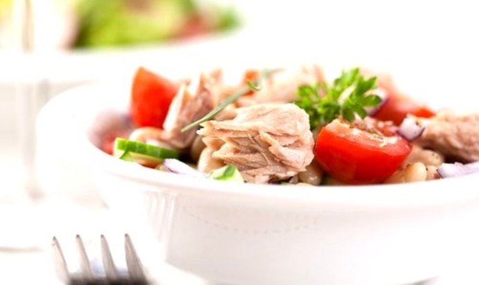 Салат с тунцом и фасолью по‑тоскански