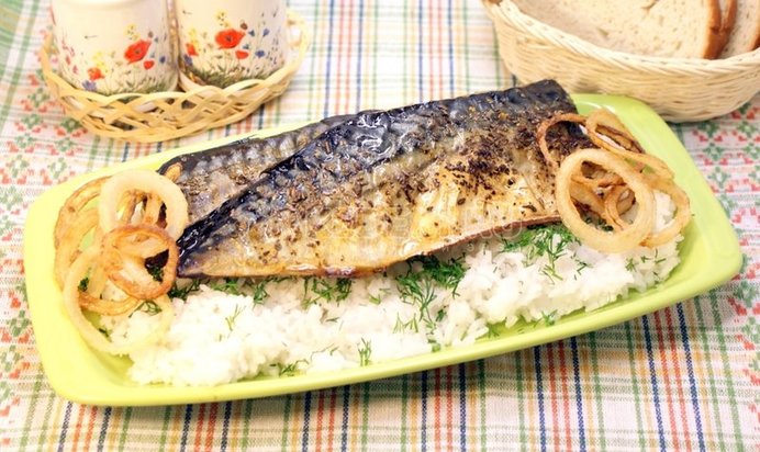 Салат из молодой картошки, шампиньонов и зелёного горошка