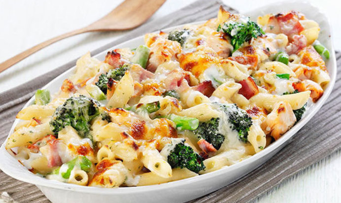 Паста с сыром, ветчиной и брокколи