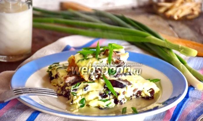 Омлет со сморчками и сельдереем