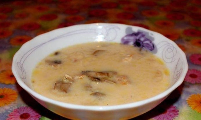 Сырный суп с курицей и грибами