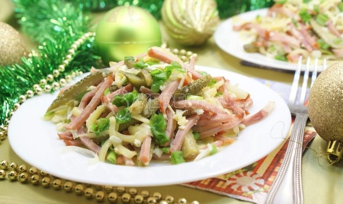 Салат с корнишонами «Остренький»