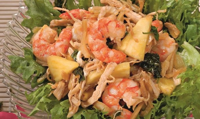 Тайский салат с ананасом