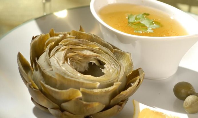 Вареные артишоки с соусом Винегрет