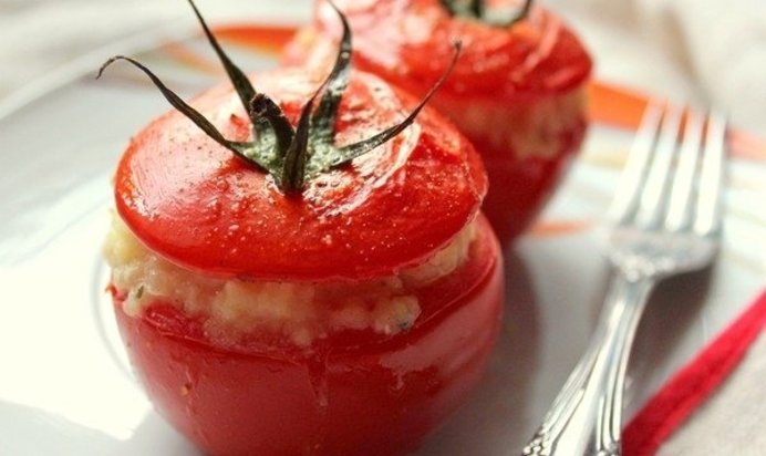 Запеченные томаты с кускусом