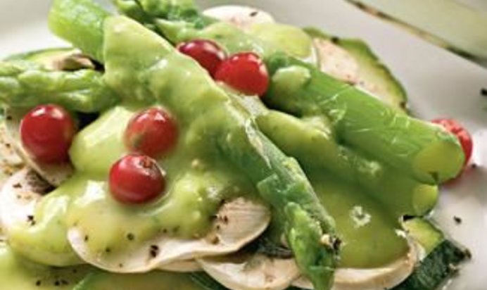 Салат из цукини с заправкой из авокадо