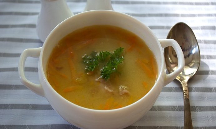 Гороховый суп с копченым окороком