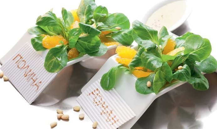 Салат корн с мандарином и кедровыми орешками