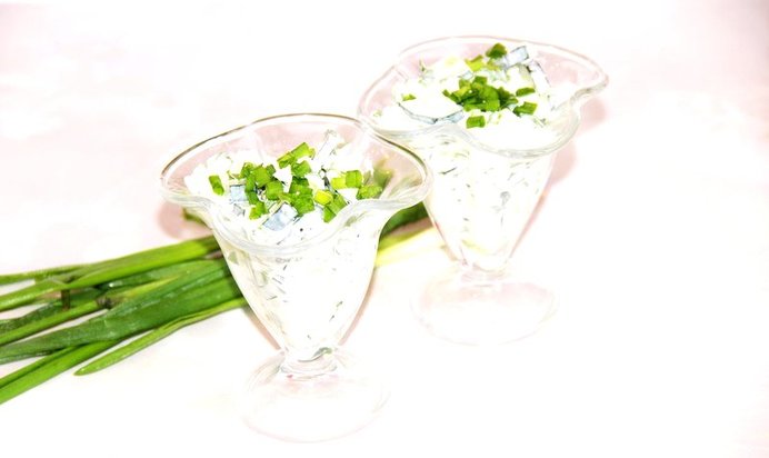 Салат из огурцов и яиц