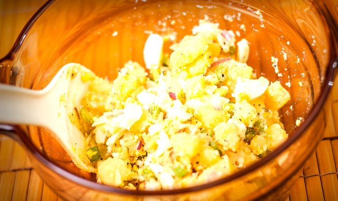 Салат с варёной картошкой