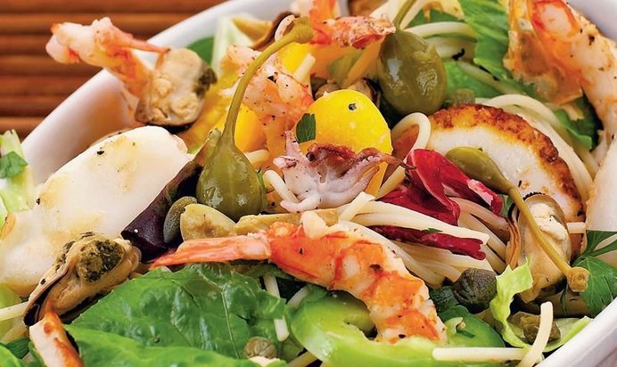 Морской салат со спагетти