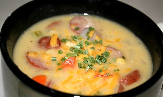 Сырный суп с копченой колбасой