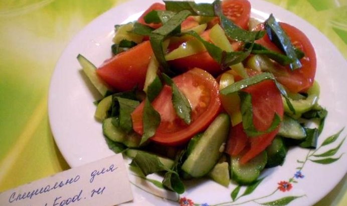 Овощной салат со свекольной ботвой